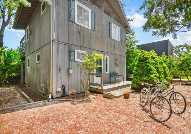 3rd image of 11 Devon Rd, East Hampton, NY 11930 | MLS# 1030583