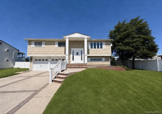 Photo 1 of Single family home for sale at 138 Spring St, Oyster Bay, NY 11758 | MLS# 1030589 | Listing updated on 2026-09-15