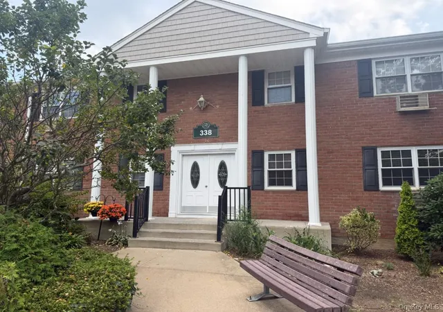 Photo 3 of Condo for sale at 338 Lakeland Ave #6 E, Islip, NY 11782 | MLS# 1030594 | Listing updated on 2026-10-01