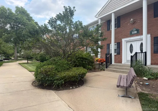 Listing Photo 4 - Condo for sale in building located at 338 Lakeland Ave, Islip, NY 11751 - Unit #6 E