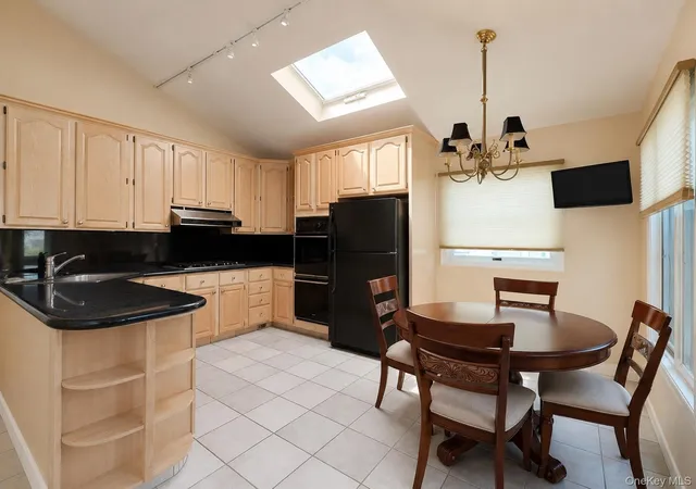 Photo 2 of Single family home for sale at 522 Willow St, Hempstead, NY 11550 | MLS# 1030612 | Listing updated on 2026-08-31