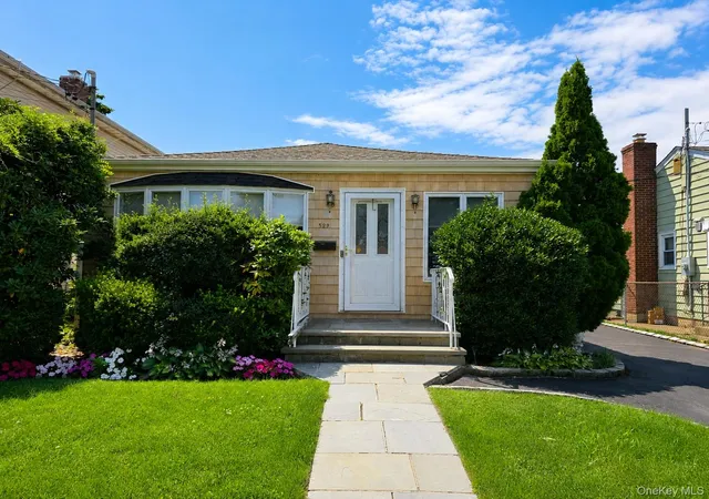 Photo 1 of Single family home for sale at 522 Willow St, Hempstead, NY 11550 | MLS# 1030612 | Listing updated on 2026-08-31