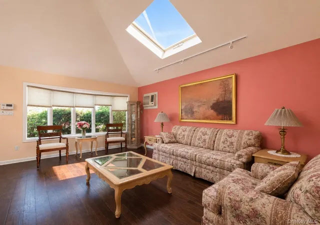 Photo 3 of Single family home for sale at 522 Willow St, Hempstead, NY 11550 | MLS# 1030612 | Listing updated on 2026-08-31