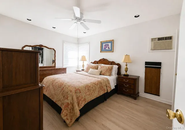 Photo 3 of Single family home for sale at 522 Willow St, Hempstead, NY 11550 | MLS# 1030612 | Listing updated on 2026-08-31