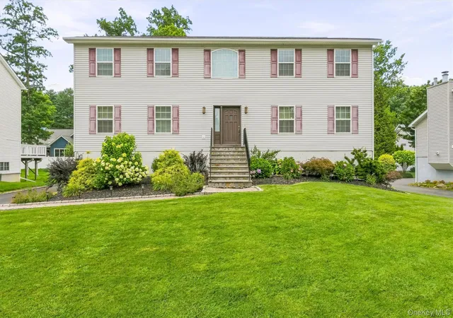 Photo 3 of Single family home for sale at 5 Marie Ct, Poughkeepsie, NY 12601 | MLS# 1030616 | Listing updated on 2026-09-03