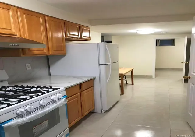 Listing Photo 4 - Condo for sale in building located at 87-86 52nd Ave, New York, NY 11373