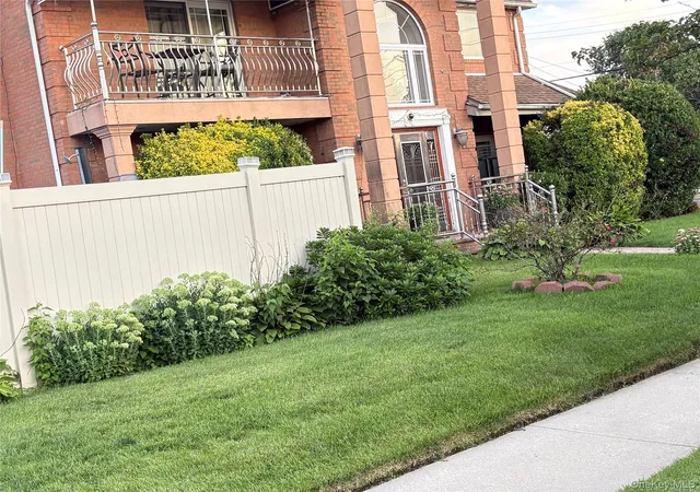 Photo 3 of Single family home for sale at 34 Marlowe Rd, Valley Stream, NY 11580 | MLS# 1030645 | Listing updated on 2026-08-28