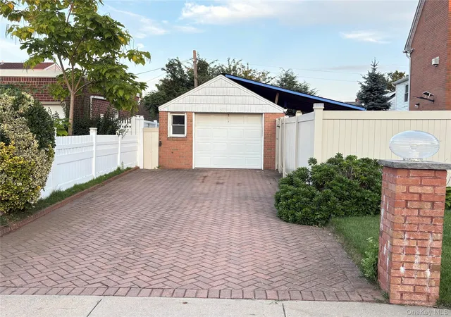 Photo 3 of Single family home for sale at 34 Marlowe Rd, Valley Stream, NY 11580 | MLS# 1030645 | Listing updated on 2026-08-28