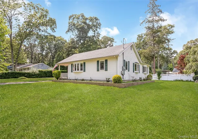 Photo 3 of Single family home for sale at 42 Pineacre Dr, Smithtown, NY 11787 | MLS# 1030650 | Listing updated on 2026-10-03