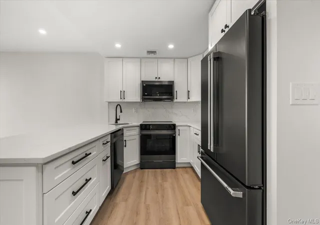Photo 2 of Condo for sale at 100 Broadway W #4T, Long Beach, NY 11561 | MLS# 1030669 | Listing updated on 2026-08-16