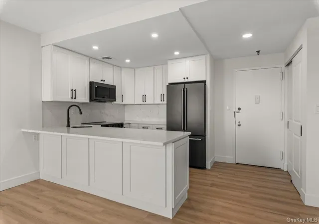 Photo 3 of Condo for sale at 100 Broadway W #4T, Long Beach, NY 11561 | MLS# 1030669 | Listing updated on 2026-08-16