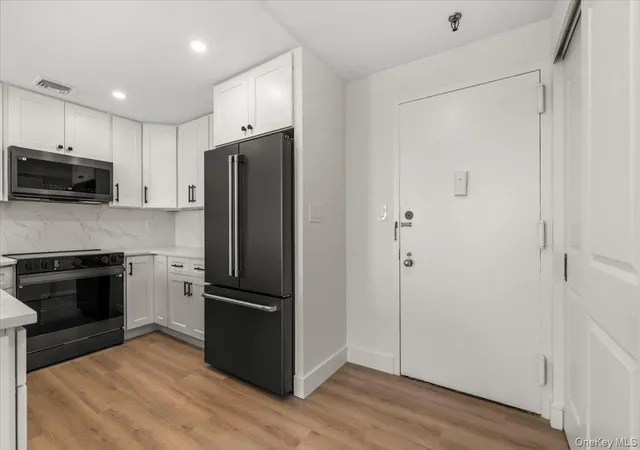 Photo 3 of Condo for sale at 100 Broadway W #4T, Long Beach, NY 11561 | MLS# 1030669 | Listing updated on 2026-08-16