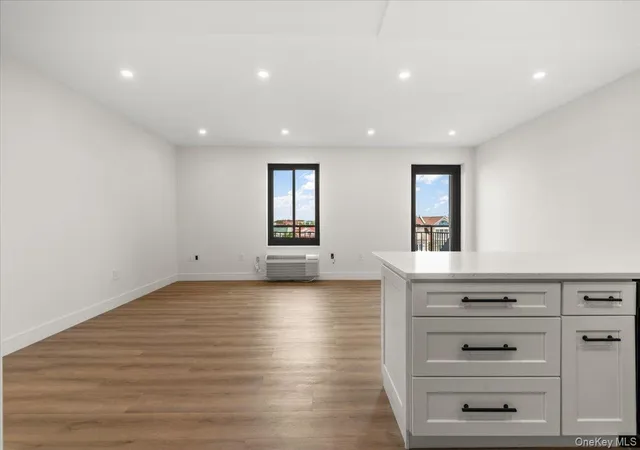 Photo 4 of Condo for sale at 100 Broadway W #4T, Long Beach, NY 11561 | MLS# 1030669 | Listing updated on 2026-08-16
