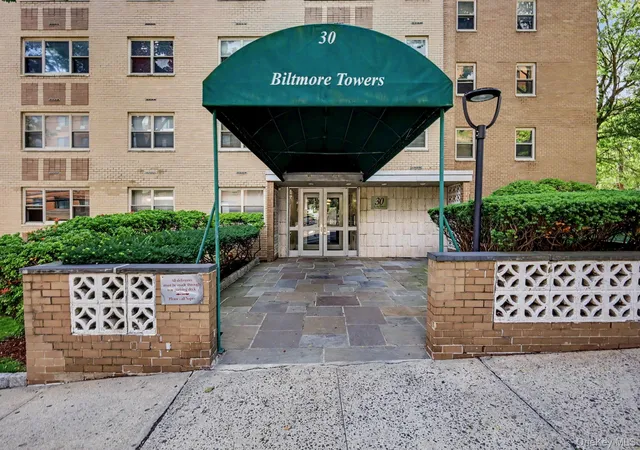 Listing Photo 2 - Condo for sale in building located at 30 Lake St, White Plains, NY 10603 - Unit #7A