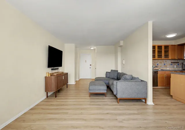 Photo 4 of Sale Pending at 30 Lake St #7A, White Plains, NY 10603 | MLS# 1030674 | Listing updated on 2026-08-20