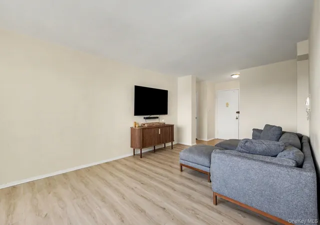 Photo 5 of Sale Pending at 30 Lake St #7A, White Plains, NY 10603 | MLS# 1030674 | Listing updated on 2026-08-20