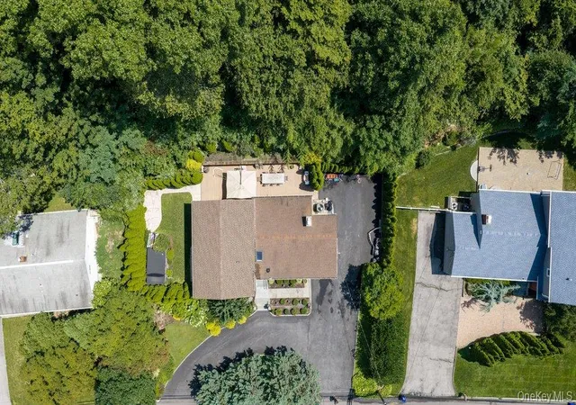 3rd image of 457 Pinebrook Blvd, New Rochelle, NY 10804 | MLS# 1030675