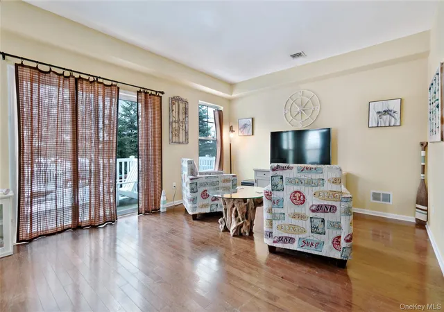 Listing Photo 4 - Condo for sale in building located at 6428 Ocean Ave S, New York, NY 11692