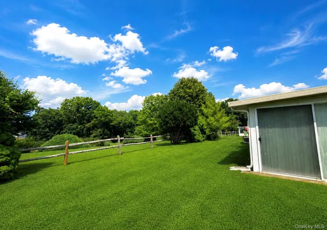 Listing Photo 4 - Condo for sale in building located at 545 Stratford Ln, Brookhaven, NY 11961