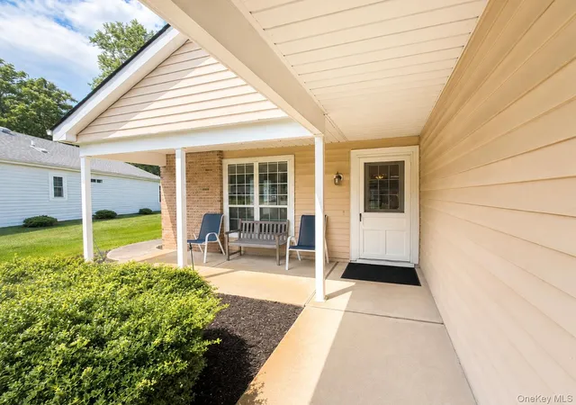 Listing Photo 5 - Condo for sale in building located at 545 Stratford Ln, Brookhaven, NY 11961
