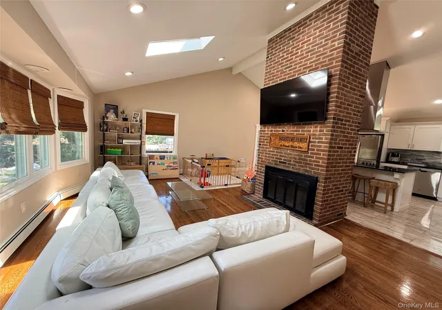 Photo 2 of Single family home for sale at 6 Pond View Dr, Riverhead, NY 11792 | MLS# 1030722 | Listing updated on 2026-09-30