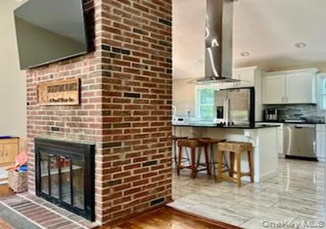 Photo 3 of Single family home for sale at 6 Pond View Dr, Riverhead, NY 11792 | MLS# 1030722 | Listing updated on 2026-09-30
