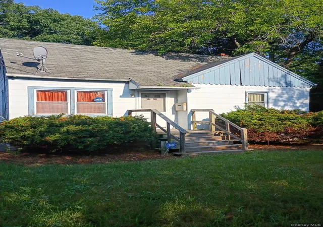 Photo 1 of Single family home for sale at 1718 N Gardiner Dr, Islip, NY 11706 | MLS# 1030738 | Listing updated on 2026-08-06