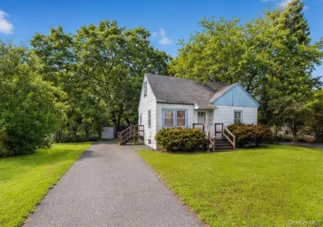 Photo 3 of Single family home for sale at 1718 N Gardiner Dr, Islip, NY 11706 | MLS# 1030738 | Listing updated on 2026-08-06