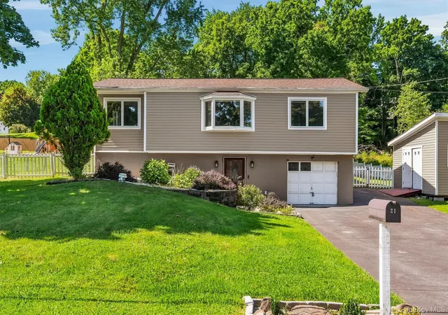 Photo 3 of Sale Pending at 21 Trotting Dr, Chester Town, NY 10918 | MLS# 1030740 | Listing updated on 2026-09-23