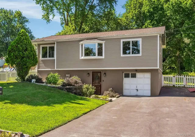 Photo 4 of Sale Pending at 21 Trotting Dr, Chester Town, NY 10918 | MLS# 1030740 | Listing updated on 2026-09-23