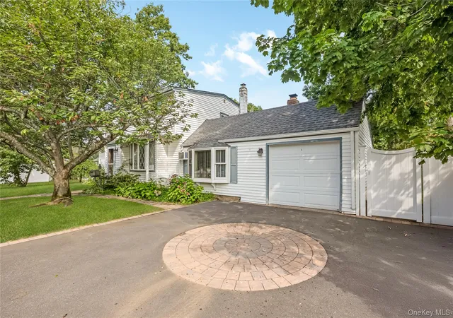 1st image of 525 Beech St, Babylon, NY 11703 | MLS# 1030749