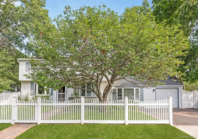 2nd image of 525 Beech St, Babylon, NY 11703 | MLS# 1030749