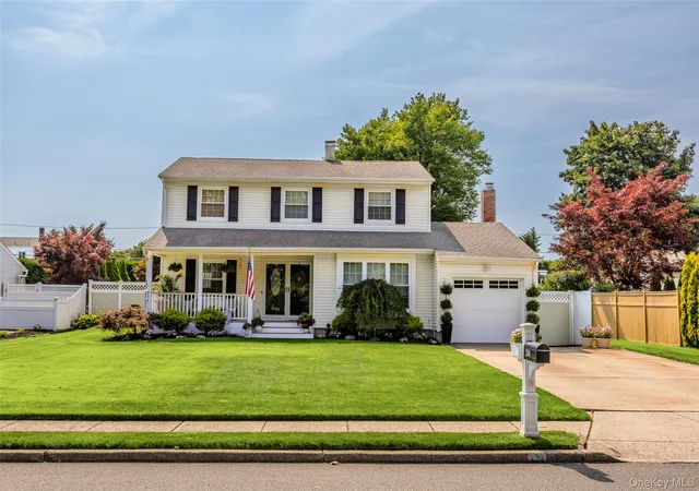 Photo 2 of Sale Pending at 334 Greenbelt Pkwy, Islip, NY 11742 | MLS# 1030764 | Listing updated on 2026-08-13