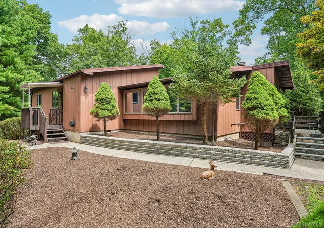 Photo 3 of Sale Pending at 61 Lakeview Dr, Stony Point, NY 10986 | MLS# 1030775 | Listing updated on 2026-09-04