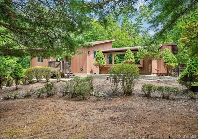 Photo 3 of Sale Pending at 61 Lakeview Dr, Stony Point, NY 10986 | MLS# 1030775 | Listing updated on 2026-09-04