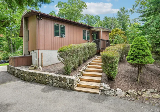 Photo 4 of Sale Pending at 61 Lakeview Dr, Stony Point, NY 10986 | MLS# 1030775 | Listing updated on 2026-09-04
