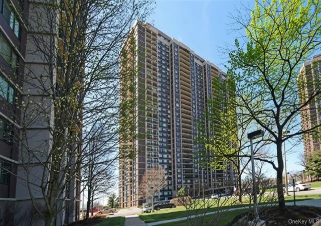 Condo for sale at 27010 Grand Central Pkwy #4J, New York, NY 11005 | MLS# 1030793