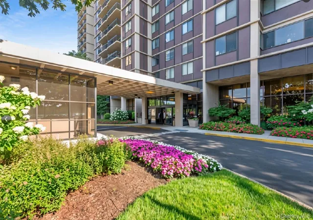 Photo 2 of Condo for sale at 27010 Grand Central Pkwy #4J, New York, NY 11005 | MLS# 1030793 | Listing updated on 2026-10-05