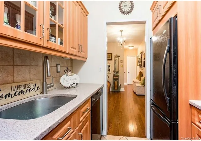 Photo 3 of Condo for sale at 27010 Grand Central Pkwy #4J, New York, NY 11005 | MLS# 1030793 | Listing updated on 2026-10-05