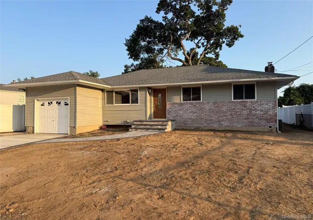 Photo 2 of Sale Pending at 2 5th Avenue, Oyster Bay, NY 11735 | MLS# 1030798 | Listing updated on 2026-08-07