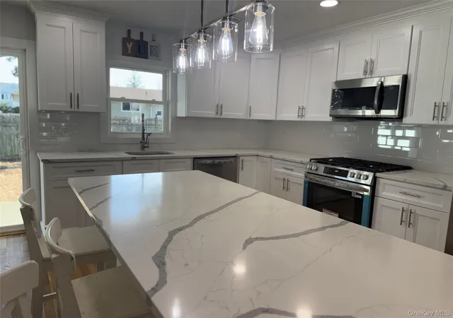 Photo 3 of Sale Pending at 2 5th Avenue, Oyster Bay, NY 11735 | MLS# 1030798 | Listing updated on 2026-08-07