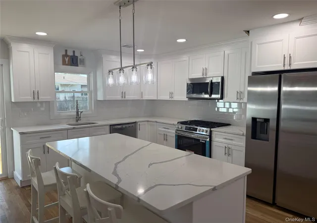 Photo 4 of Sale Pending at 2 5th Avenue, Oyster Bay, NY 11735 | MLS# 1030798 | Listing updated on 2026-08-07