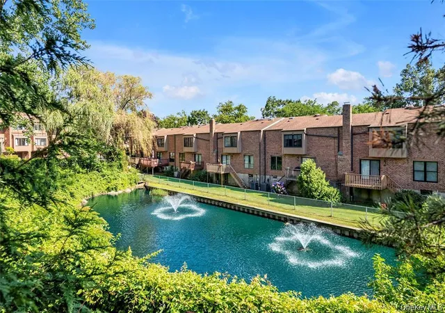 26th image of 34 Windsor Gate Dr, North Hempstead, NY 11040 | MLS# 1030803