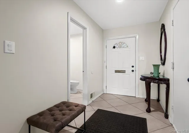 Photo 3 of Condo for sale at 34 Windsor Gate Dr, North Hempstead, NY 11040 | MLS# 1030803 | Listing updated on 2026-09-07