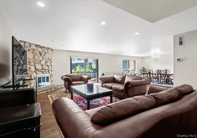 Photo 3 of Condo for sale at 34 Windsor Gate Dr, North Hempstead, NY 11040 | MLS# 1030803 | Listing updated on 2026-09-07