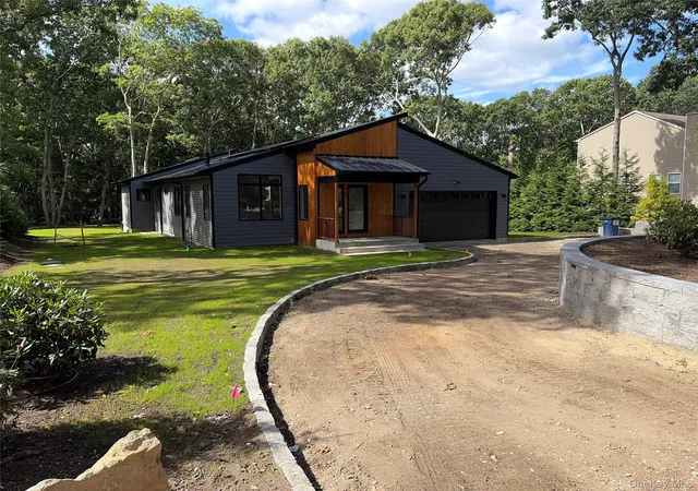 Photo 3 of Single family home for sale at 17 Bittersweet Ave, Southampton, NY 11946 | MLS# 1030841 | Listing updated on 2026-10-05