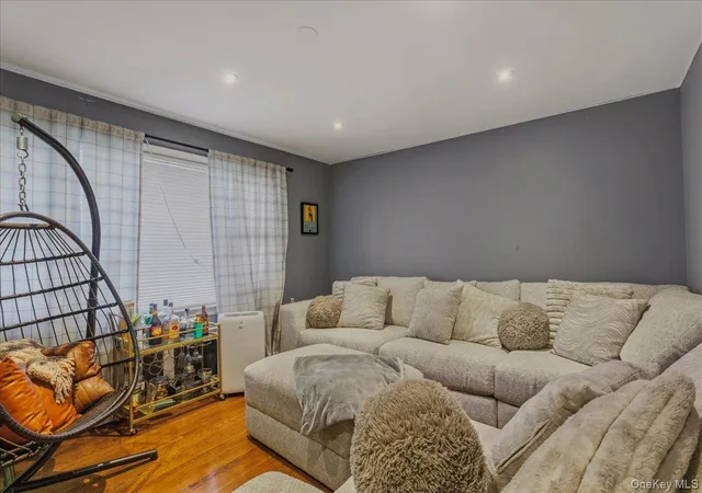 Listing Photo 4 - Condo for sale in building located at 114 Greenvale Ave, Yonkers, NY 10703