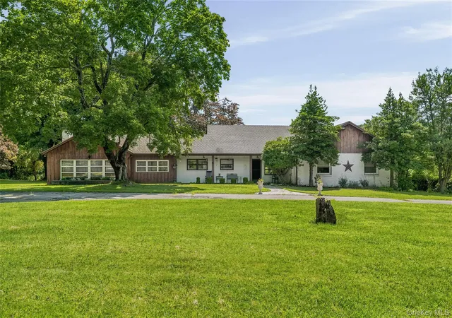 Photo 3 of Single family home for sale at 130 Cromwell Hl Rd, Monroe, NY 10950 | MLS# 1030858 | Listing updated on 2026-08-19