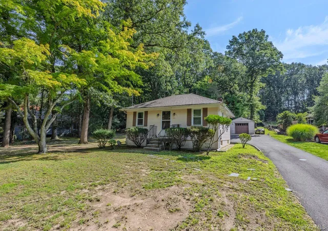 Photo 2 of Sale Pending at 468 Old Brg Rd, Huntington, NY 11768 | MLS# 1030862 | Listing updated on 2026-09-20