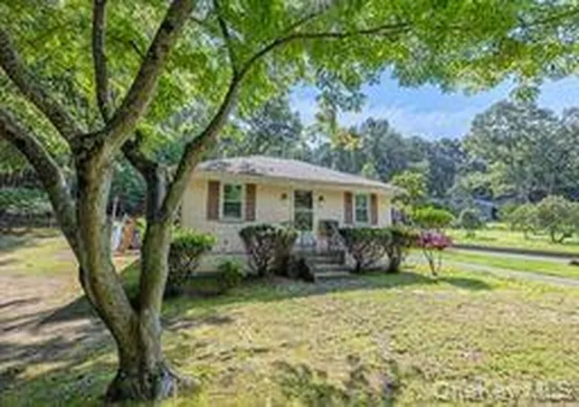 Photo 3 of Sale Pending at 468 Old Brg Rd, Huntington, NY 11768 | MLS# 1030862 | Listing updated on 2026-09-20